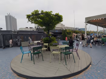Bench in Ikebukuro Seibu Food and Green Sky Garden 1