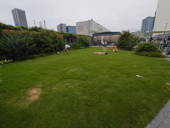 Bench in Ikebukuro Seibu Food and Green Sky Garden 9