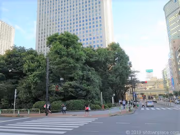 東口池袋中央公園附近的十字路口