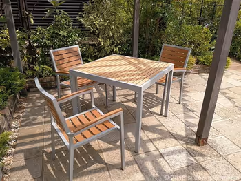 ルミネ立川屋上スカイガーデンコトリエの3人掛けテーブル席