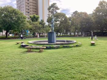 大垣公園 芝生広場の写真1