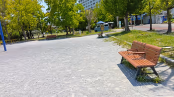 きんりん公園 ゆりのき保育園の目の前にある公園内のベンチ。の写真4