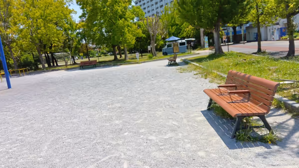 きんりん公園 ゆりのき保育園の目の前にある公園内のベンチ。の写真4