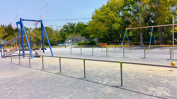 きんりん公園 ゆりのき保育園の目の前にある公園内のベンチ。の写真3