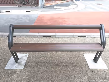 巢鸭樱花大道的长椅