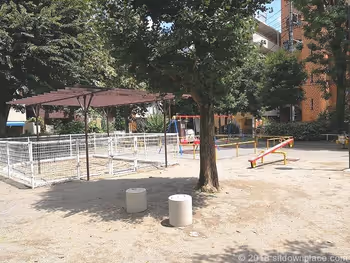 에도바시 공원의 앉아서 쉴 수 있는 장소