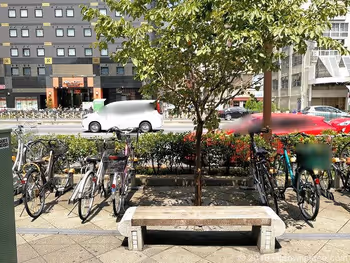 巣鴨駅前商店街アーケードのベンチタイプ2