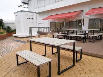 东急屋上太阳的广场的桌椅