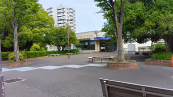 【小田急多摩センター駅】みずほ銀行前の遊歩道