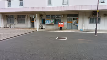【小田急多摩センター駅】多摩貝取郵便局前の遊歩道