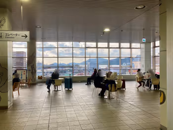 徳山駅 みなと口側待合スペースの写真2