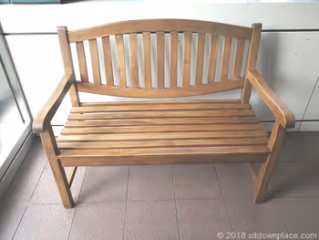 에비스 스카이워크의 나무 벤치 상세