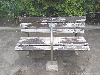 東田端公園的木製長椅