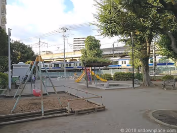 從東田端公園看到的電車