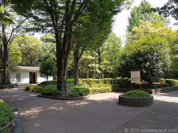 殿ヶ谷庭园开放公园入口