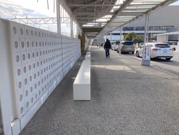 新山口駅北口側 駅前ロータリー付近の写真2