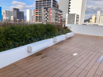 KDDI維新ホール 屋上デッキの写真2
