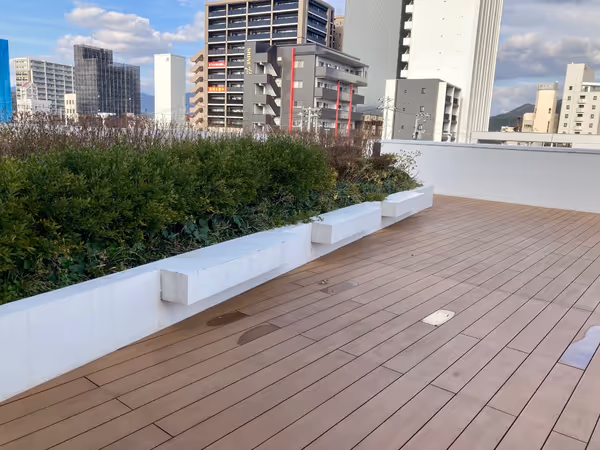 KDDI維新ホール 屋上デッキの写真2