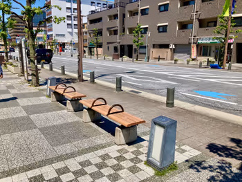 長岡京駅西口側 眼科医院前の歩道の写真1