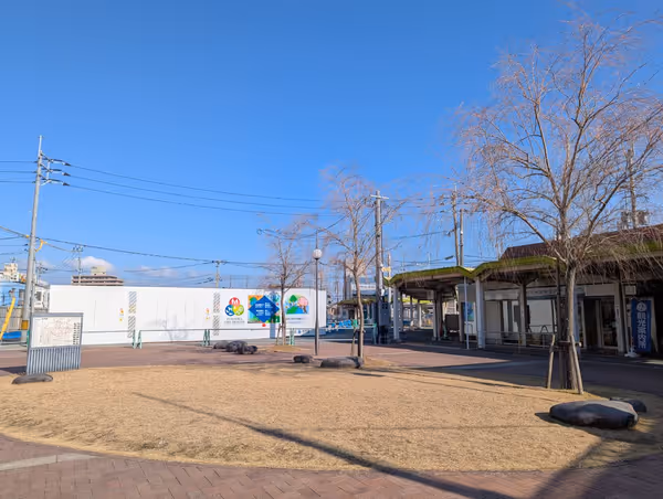 西口駅前広場の写真1