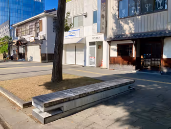 大手前通り (西側)うどん屋店舗前の写真1
