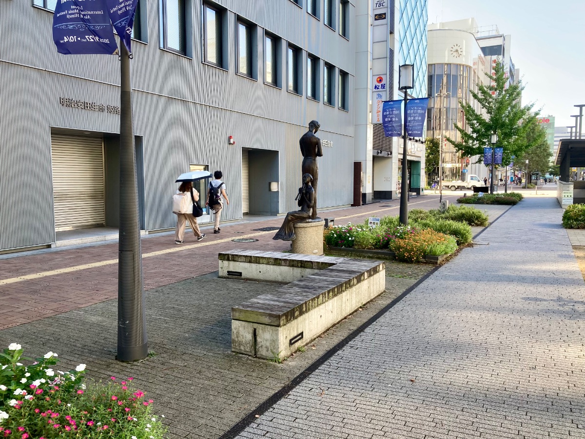 大手前通り沿い（東側）明治安田生命 姫路ビル前の写真1