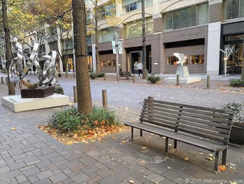 丸之内仲通的长椅