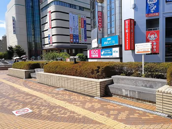 Sogo side benches on the Omiya Station West Exit Pedestrian Deck