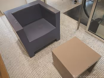 渋谷ヒカリエ7Fエスカレーター横のテーブル付きソファ詳細