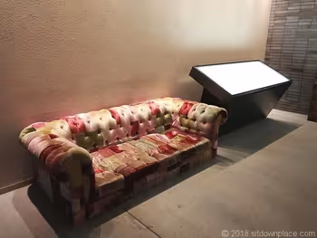 渋谷ヒカリエのヒカキンソファ