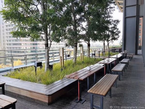 新丸ビル 7F テラスの写真1