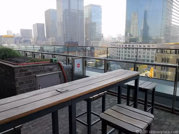 新丸ビル7Fのカウンター席