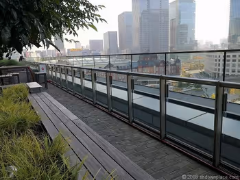 新丸ビル7Fの東京駅が見えるベンチ