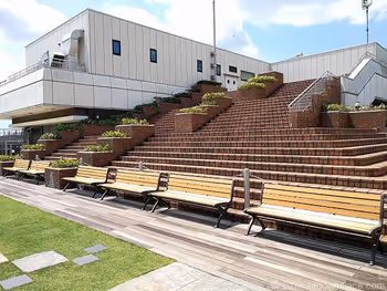 3-person wooden bench in the 4F rooftop garden of Lumine Omiya 2