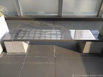 シーノ大宮センタープラザアトリウム2F的长椅