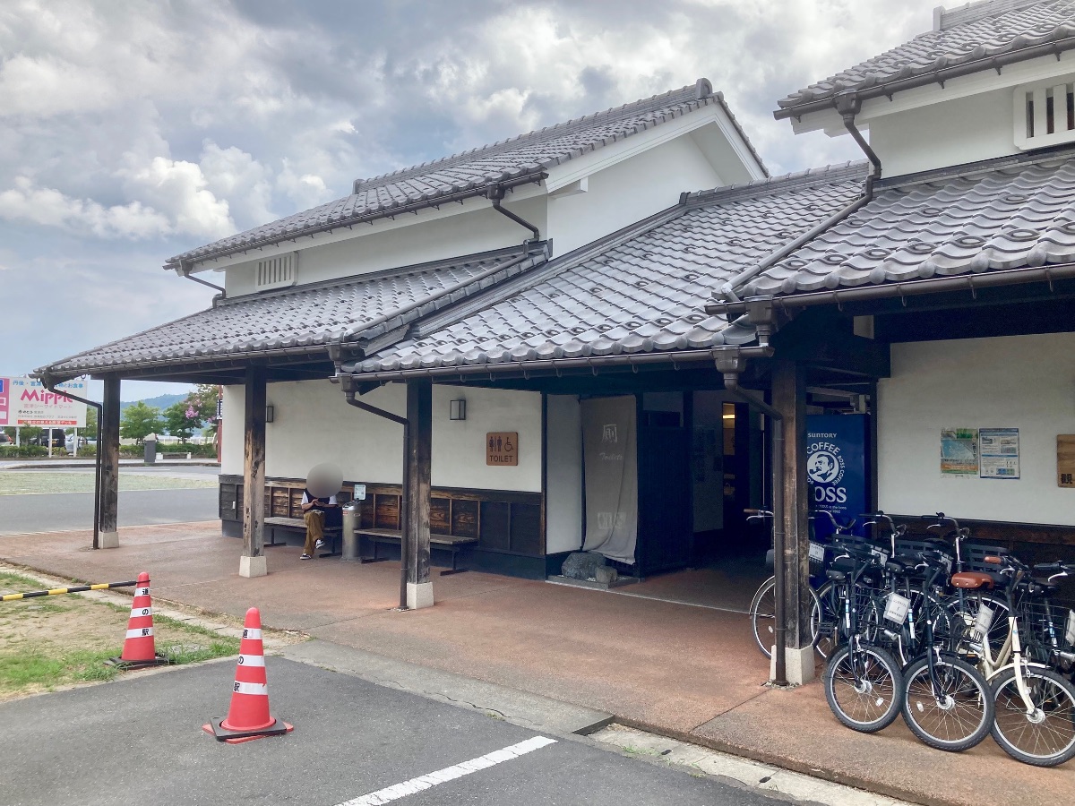 観光案内所(駐車場側)の写真1