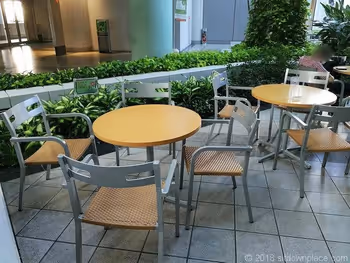 시반스 아 몰 물의 광장 측 테이블석
