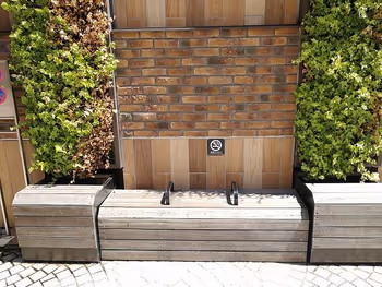 吉祥寺丸井旁七井桥通的木制长椅详细