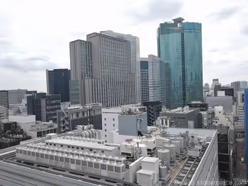 銀座シックス屋上から見える三井ガーデンホテルとカレッタ汐留の景観