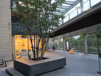 오사키 위즈 시티 2층의 계단 부근에서 본 휴게소