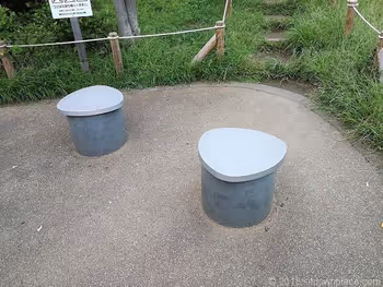 다이자와 쿠사노오카 광장의 1인용 벤치