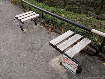 北澤川綠道橋的高齡者・行動不便者專用長椅