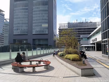 【新宿駅】バスタ新宿 3F 高速バスおりば デッキの休憩場所