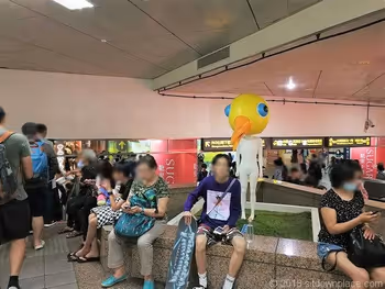 台北駅の鳥人間(夢遊)の休憩所