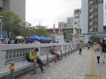 Bench near Nakameguro GT taxi rotary along Yamate Street