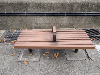 Bench along the Meguro River in Nakameguro Arcas