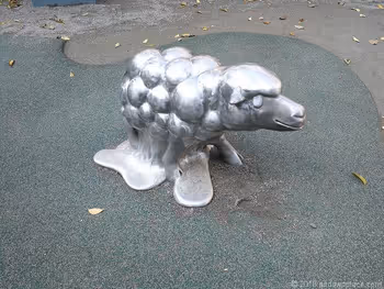 矢口南児童公園の羊のオブジェ