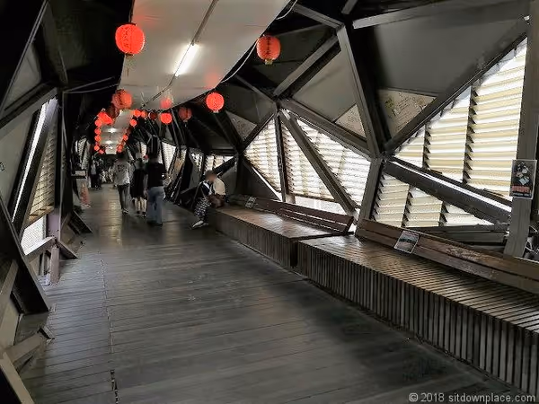 ホウトン猫村 連絡通路の写真4