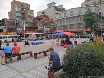 【瑞芳駅】ルイファン駅前広場の休憩場所
