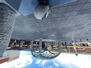 【箕面駅】阪急箕面駅前 東海自然歩道西の起点石碑横の画像1